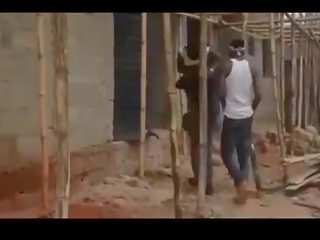 Afrikansk nigerian ghetto juveniles gangbang en jomfru / del 1