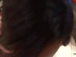 Perempuan hitam persian celengan melakukan analhole kotor video