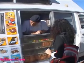Gullibleteens.com icecream 卡车 青少年 情妇 蓬松 黑色 发
