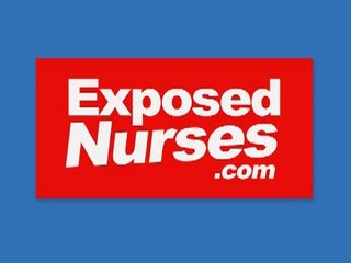裸露 護士: 迷人 紅發 護士 在 膠乳 制服 得到 討厭