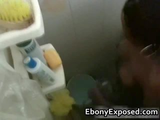 Elitas paauglys mergaitė atsižvelgiant a dušas paslėptas kamera